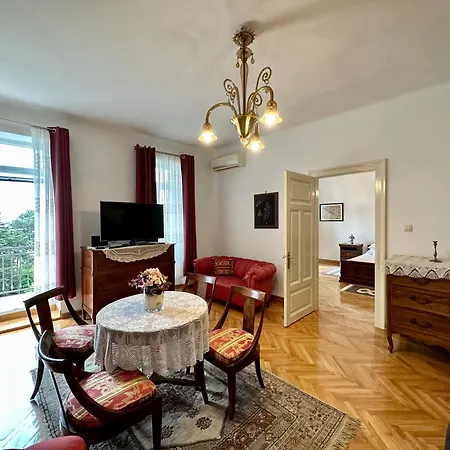 Distinctive Apartman *